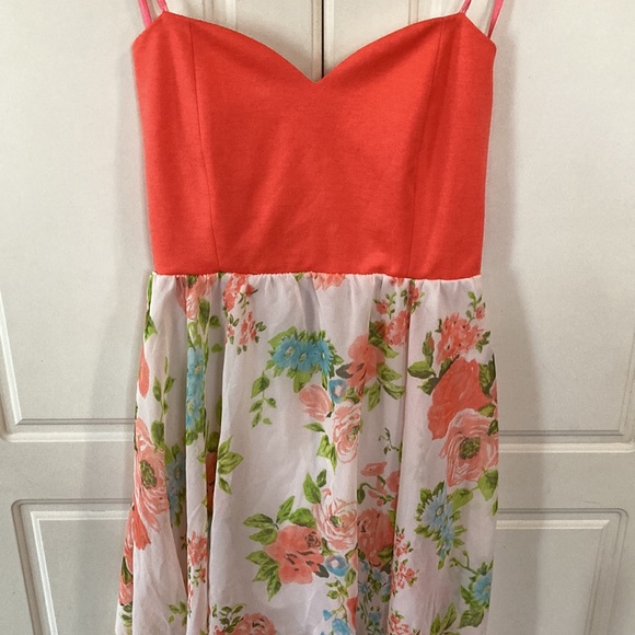 ⭐️ Summer Coral/White Floral Strapless Sheer Sweetheart Flowing Dress - Picture 4 of 14